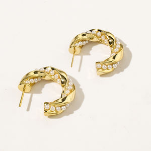 <span class=keywords><strong>Orecchini</strong></span> a lobo alla moda da donna con piccoli cristalli e lettere CC con diamanti del marchio - Product Image 1