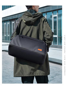 Sac de sport en PU grande capacité pour homme, sac de voyage étanche et tendance avec fermeture éclair en polyester pour affaires et sports - Product Image 2