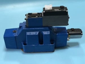 0811404405 4WRL25V370M-3X/G24Z4/M วาล์วควบคุมทิศทางแบบสัดส่วนความถี่สูงที่ทำงานโดยไพลอต มีสินค้าในสต็อก - Product Image 1