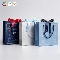 Sac cadeau en papier spécial recyclable personnalisé avec longue poignée, sac fourre-tout de luxe avec nœud en ruban pour l'emballage de cadeaux de festival