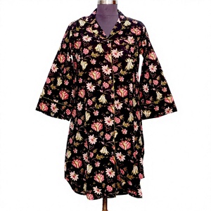 Robe midi ample à imprimé floral pour femme, manches trois quarts, tissée, décontractée, pour l'automne, col rabattu, boutonnée devant - Product Image 1