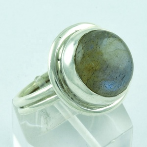 Impressionnante pierre précieuse Labradorite Bague en argent sterling 925 Bijoux en argent à la mode pour les mariages et les fêtes - Product Image 1