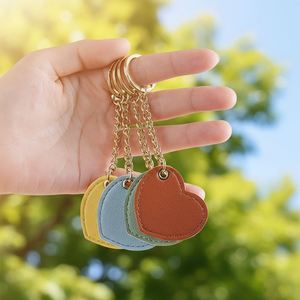 Llavero de Cuero PU con Forma de Corazón, Colgante Bonito para Bolsa, Accesorio Duradero para Llaves de Coche - Product Image 1