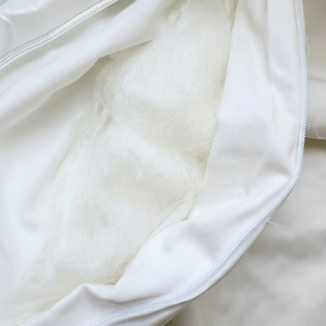 Venta caliente 100% Pupa de gusano de seda orgánica Durable y transpirable Comida de hotel Edredones de seda congelada de Vietnam - Product Image 1