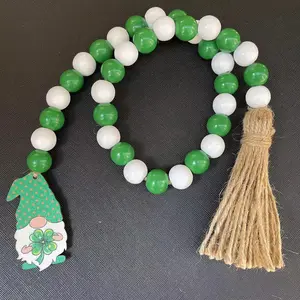 Campione gratuito fornito St. Patrick's Day decorativo con perline portatovagliolo con ciondolo in legno naturale per le vacanze Irish ghirlande con nappa