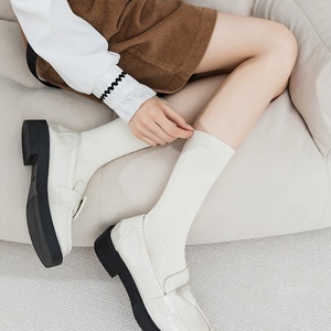 <span class=keywords><strong>Chaussettes</strong></span> Mi-Mollet Double-Aiguille Personnalisées en Gros, <span class=keywords><strong>Chaussettes</strong></span> en Coton Style Écolière Japonaise, <span class=keywords><strong>Chaussettes</strong></span> <span class=keywords><strong>Hautes</strong></span> pour Femme - Product Image 3