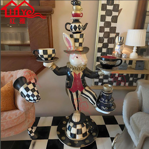 Grande Ornamento Coniglio Stile Alice Fatto a Mano, Scultura in Fibra di Vetro Ecologica, Esposizione Commerciale Natalizia, Arte Animale con Tazza da Tè - Product Image 3