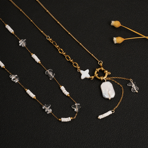 Ensemble de colliers superposés pour femmes en acier inoxydable plaqué or 18 carats, imperméable, avec perles de coquillages et cristaux blancs naturels - Product Image 1