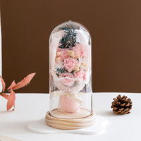 Bouquet de fleurs éternelles faites à la main pour la Saint-Valentin, 7 roses et gypsophile, fleurs séchées sous cloche en verre, lumière chaude, bois naturel, pour couple