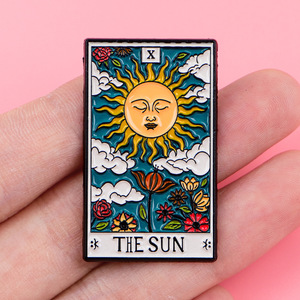 Broche Rectangular Personalizado con Diseño de Tarot del Sol, Insignia de Dibujos Animados Pintados, Accesorio Creativo para Bolsos, Medalla para Ropa - Product Image 2