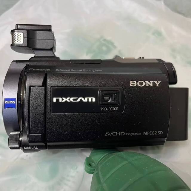 HXR-NX30C 10X Zoom Full HD Professional Digital Camcorder with Night Shooting Function and CMOS Sensor at Discount Price