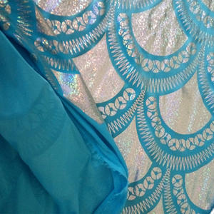 ผ้าถักยืดโพลีเอสเตอร์เคลือบเมทัลลิกฟอยล์สะท้อนแสงขนาดใหญ่ ผ้าเคลือบฟอยล์โฮโลแกรม - Product Image 4