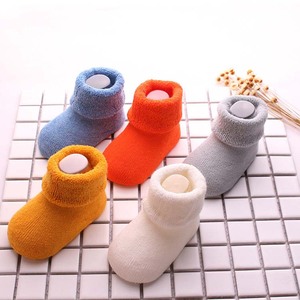 Vente en gros de chaussettes antidérapantes en coton épaissi pour bébé de 0 à 3 ans pour nouveau-né pour enfants - Product Image 5