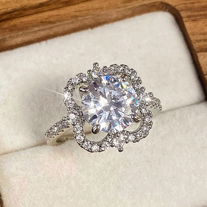 Anello elegante da donna con zirconi a forma di fiore, ornamento floreale di alta qualità in stile europeo per appuntamenti romantici - Product Image 3