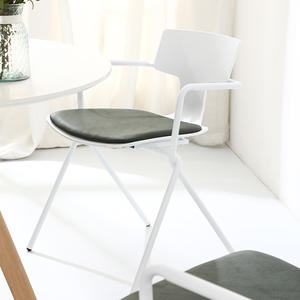 Silla de comedor de estilo nórdico con respaldo de metal blanco y asiento negro para uso en hogar moderno, oficina o cafetería. - Product Image 1