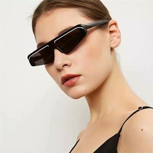 Gafas de Sol de Moda 2021, Estilo Vintage, Protección UV400, Montura Pequeña, Diseño Ojo de Gato para Mujer - Product Image 1