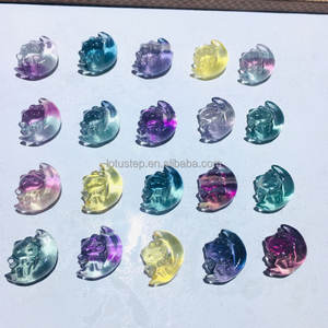 Vente en gros Cristal Naturel Mini Yoda Hulk Bucky Garfield Dark Vador King Kong Gorille Arc-en-ciel Fluorite Sculptures en cristal 2cm - Product Image 2