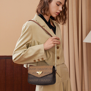 <span class=keywords><strong>Borsa</strong></span> da donna Chic di alta qualità in pelle sintetica tinta unita con decorazione a catena in <span class=keywords><strong>oro</strong></span> con chiusura a chiusura a lucchetto in stile popolare da donna - Product Image 5
