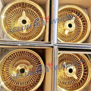 Jantes 13 pouces 13x7 à rayons, pneus Lowider à flanc blanc, jantes à 100/72 rayons, jantes 5x114.3, jantes à rayons dorées - Product Image 2