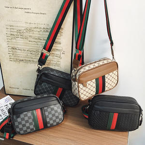 Nouveau <span class=keywords><strong>sac</strong></span> à dos bandoulière tendance pour <span class=keywords><strong>homme</strong></span>, style coréen, en PU, motif rayé, respirant, pour l'été, décontracté et professionnel - Product Image 1