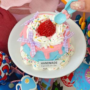 Vente directe usine – Jouet à presser Gâteau Fraise Brume Rose en silicone de qualité alimentaire, sûr pour tous les âges, anti-stress, couleurs vives - Product Image 2