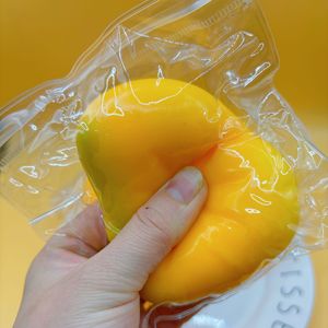 Juguete de Plástico Pequeño para Apretar, con Simulación Creativa de Mango, para Descompresión y Alivio del Estrés, Divertido Regalo para Niños - Product Image 4