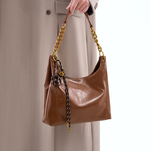 Wholesale Custom Premium Large Capacity <b>Soft</b> <b>Leather</b> Tote <b>Bag</b> Ladies Chain Hobo Hand <b>Bags</b> for Women - Product Image 3