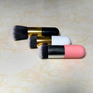 Pennello per Trucco Vegano Sintetico di Lusso Miniaturizzato con Logo Personalizzato, Pennello Kabuki da Viaggio Bianco e Oro per <span class=keywords><strong>Fondotinta</strong></span> e Blush - Product Image 5