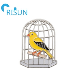 Spille per amanti degli uccelli spille in metallo giallo canarino regalo personalizzato pappagallino pappagallino uccello canarino distintivo - Product Image 5