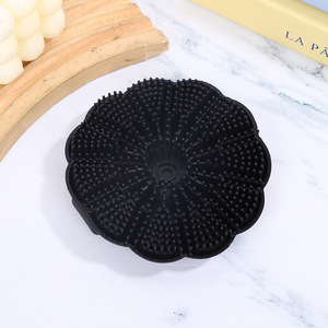 Brosse de bain en silicone en forme de fleur, double usage, brosse exfoliante pour le corps, brosse de douche douce en silicone pour le nettoyage du corps - Product Image 2
