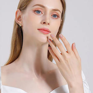 Orecchini a perno a forma di cuore di girasole bicolore placcati oro 18K con zirconi taglio brillante rotondo incastonati a castone, gioielli regalo romantici da donna - Product Image 6