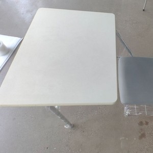 Ensemble bureau et chaise pour étudiants, 93x60x70 Cm, dessus en plastique gris, cadre en métal, mobilier scolaire durable, Design minimaliste - Product Image 4