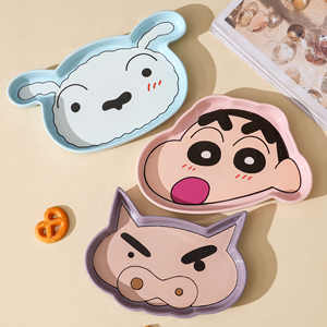 จานเซรามิคลายการ์ตูนรูปแอปเปิ้ลของเครยอนชินจัง สำหรับเด็ก ชุดอาหารเย็น สีชมพู ฟ้า ม่วง ลายหมู - Product Image 2