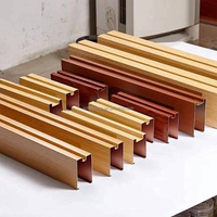 Panneau de plafond suspendu en aluminium couleur bois à prix d'usine, système de canaux en aluminium en forme de U, plafond à lattes en aluminium, plafond à déflecteurs en aluminium