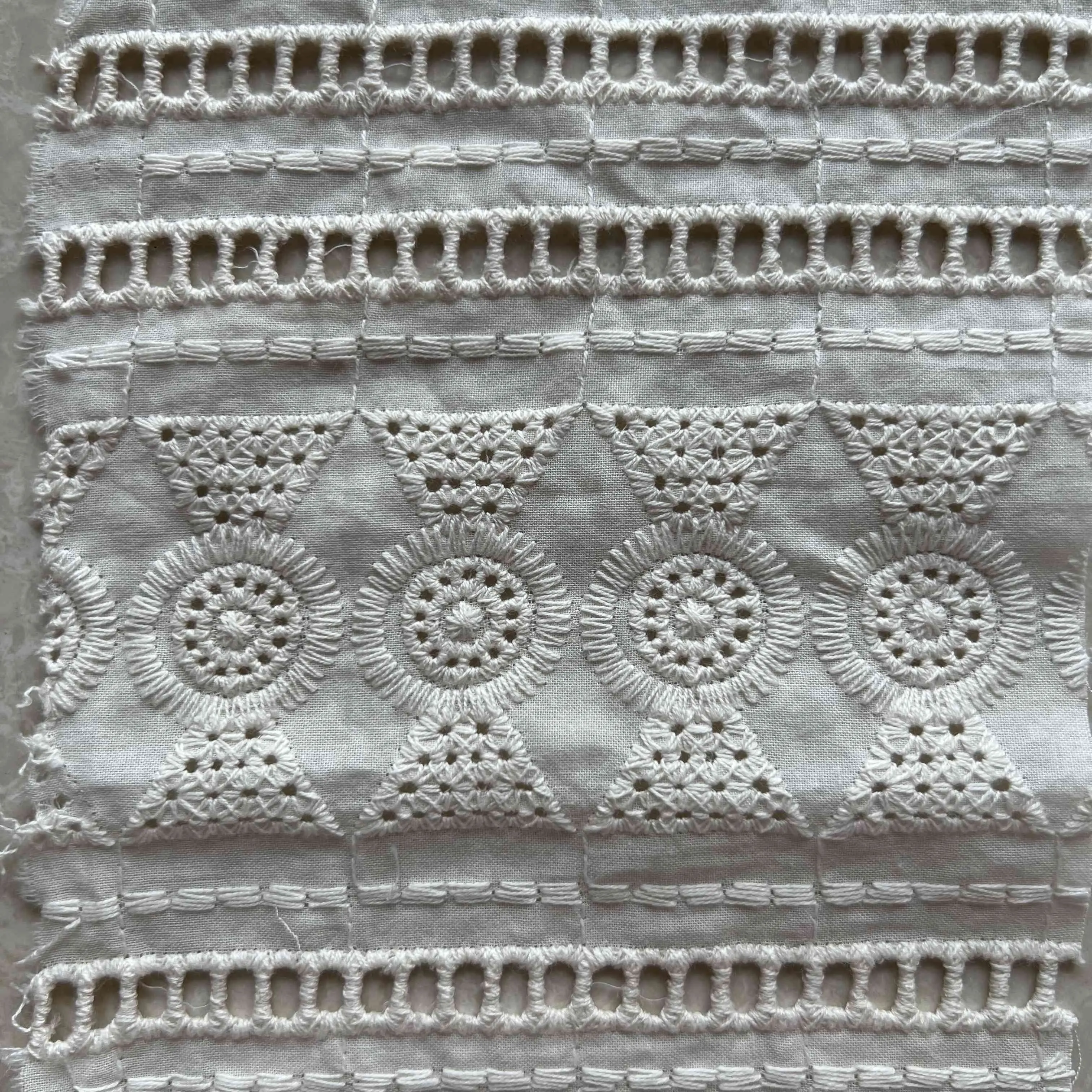 Китайский текстильный белый гребешок с красивым узором, 100 хлопчатобумажная кружевная вышитая ткань для женщин