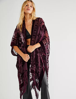 Vente en gros de kimonos en velours de haute qualité Wehello, motif floral brûlé, 48 couleurs, mode vintage, long châle pour femmes, écharpe à franges, respirant