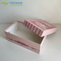 Boîte cadeau rigide épaisse et durable en rose et blanc avec couvercle et trou de ventilation pour chaussures et livres, impression personnalisée, laminage brillant
