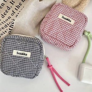 Portable Plaid Quilted Cosmetic Bag OEM ODM Custom Mini <b>Makeup</b> Organizer for Travel Daily Use - Product Image 1