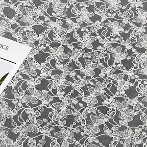 Vente chaude : Tissu en dentelle à paillettes 3D avec broderie de cordons en polyester et fil argenté, idéal pour robes de mariée et chaussures. - Product Image 1