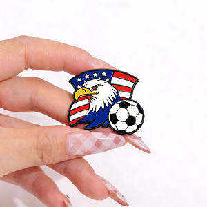 Spilla da bavero in metallo smaltato rigido con bandiera USA, all'ingrosso dal produttore, per tifosi della Coppa del Mondo, souvenir patriottico - Product Image 3