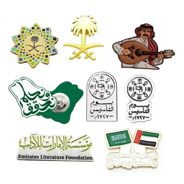 Özel emaye broş kurucu gün Pin rozeti Metal demir hediyelik eşya suudi arabistan hediyelik eşya mektuplar broşlar