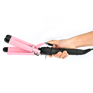 เครื่องม้วนผมลอนน้ำขนาดเล็กและ<span class=keywords><strong>ใหญ่</strong></span> แบบสาม<span class=keywords><strong>แกน</strong></span> <span class=keywords><strong>ม้วน</strong></span><span class=keywords><strong>ผม</strong></span>ทรงไข่ พร้อมหน้าจอ LED แสดงอุณหภูมิ - Product Image 4