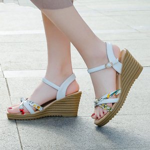 Sandalias de boca de pez estampadas de talla grande a la moda 2025, gran oferta, tacones altos, zapatos romanos de cuña, suaves y ligeros para verano, primavera y otoño - Product Image 1