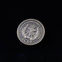 Épinglette en émail personnalisée motif croix géométrique, épinglette en émail personnalisée pour la sensibilisation, épinglette en émail personnalisée, badge de revers en argent antique pour cadeau de remise de diplôme