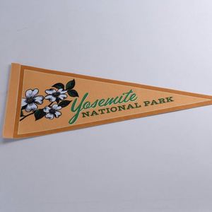 Drapeaux triangulaires en feutre personnalisés - Accessoires non tissés pour le camping et les événements en plein air - Couleurs vives - Product Image 4