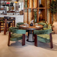 Ensemble de meubles de restaurant J2S, table et chaises en bois, solution tout-en-un pour les projets de design d'intérieur d'hôtel