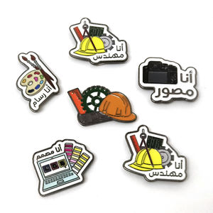 Pas cher prix <span class=keywords><strong>Souvenir</strong></span> Badge je suis un ingénieur concepteur <span class=keywords><strong>photographe</strong></span> peintre cadeaux de remise des diplômes épingles en émail métal fer autocollants personnalisés - Product Image 1