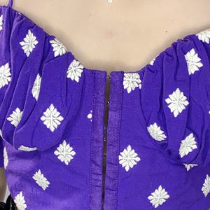 Top Corto Casual de Verano para Mujer, de Algodón y Lino, con Hombros Descubiertos, Bordado, con Manga Corta y Logotipo Frontal - Product Image 4