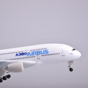 हॉट सेल 20 सेमी ए 380 एयरबस पहियों के साथ गर्म बिक्री 20 सेमी ए 380 हवाई बस उपहार के लिए आदर्श मिश्र धातु स्टेम खिलौने - Product Image 3