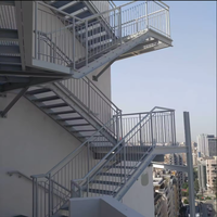 Escalier en acier à plateaux en acier à mailles carrées, en acier industriel durable personnalisé, pour extérieur